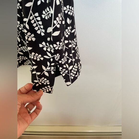 Anne Klein Sport 3/4 Sleeve v-Neck, Print Top size medium NEW - Picture 5 of 8